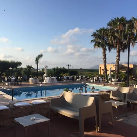 Azienda Agrituristica Baglio Carta 巴莱斯特拉泰